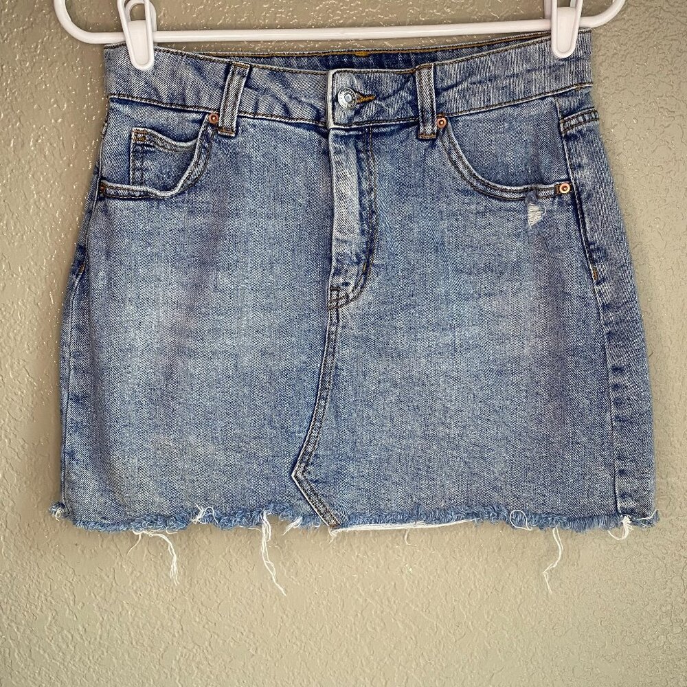 Wild Fable Women's Denim Mini Skirt 10 Blue Jeans Cutoff Hem Stone Wash